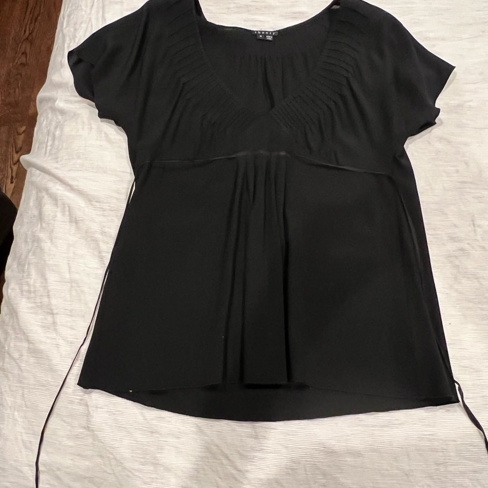 Theory Summer Light Weight Top.